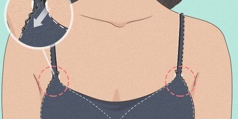 Nascondi le spalline del reggiseno con delle spille