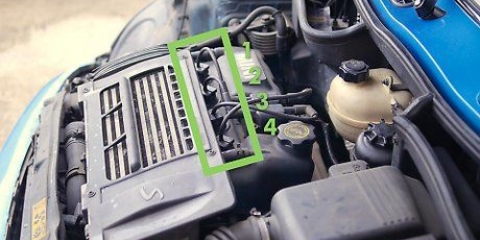 Sostituzione delle candele in un'auto