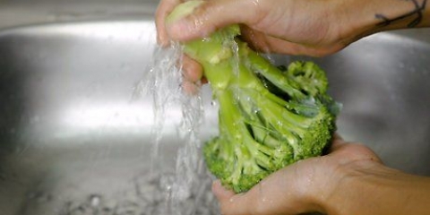 Cuocere i broccoli al vapore senza cestello per la cottura a vapore