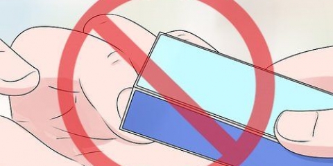 Rafforza le unghie fragili in modo naturale