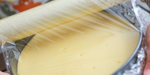 Togliere la cheesecake da uno stampo a cerniera
