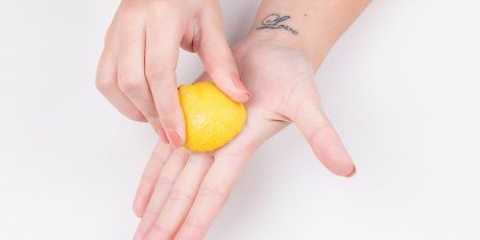 Elimina l'odore di cloro dalle mani