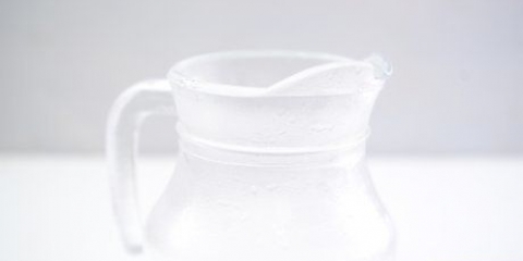 Preparare acqua al limone o lime