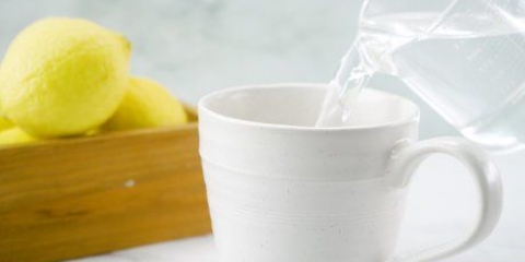 Prepara il tè al limone