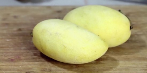 Controllare quanto è maturo un mango