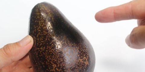Controllare se un avocado è troppo maturo