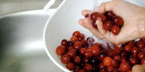 Preparare la salsa di mirtilli