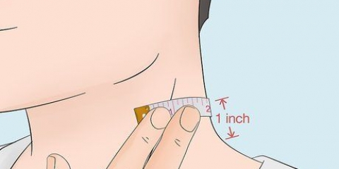 Misura le dimensioni del collo e della lunghezza delle maniche