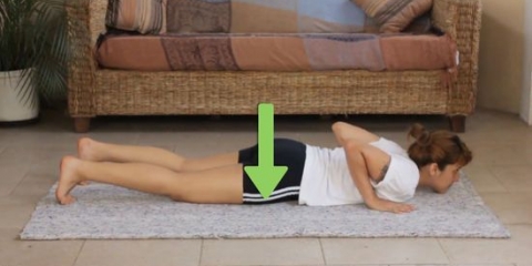 Esecuzione della posa del cobra yoga