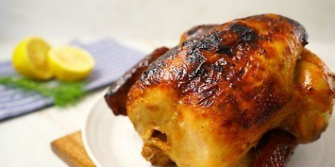 Scaldare un pollo allo spiedo