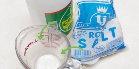 Sturare uno scarico con sale e aceto
