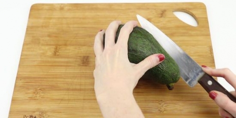 Tagliare un avocado