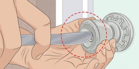 Come aprire una porta del bagno chiusa a chiave