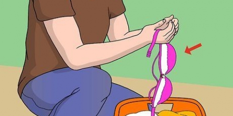Slaccia un reggiseno con una mano