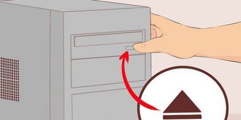 Riproduzione di un cd su un computer desktop