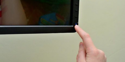 Pulizia del monitor di un computer o dello schermo lcd
