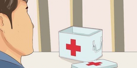 Mettere insieme una cassetta di pronto soccorso per la casa