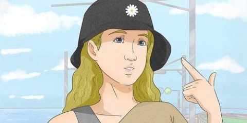 Indossando un cappello a secchiello