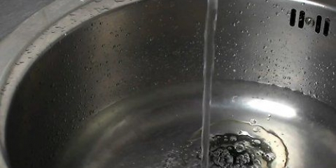 Rimuovere un'etichetta da un barattolo