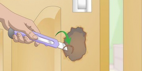 Riparare un buco in una porta vuota