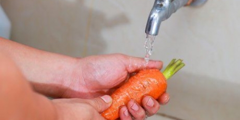 Preparazione di un arrosto in una pentola di coccio