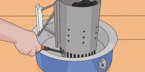 Usando un affumicatore a carbone