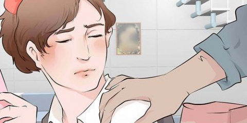 Confortare una donna che piange