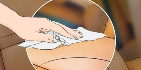 Rimuovere una macchia di inchiostro dalla tappezzeria dell'auto