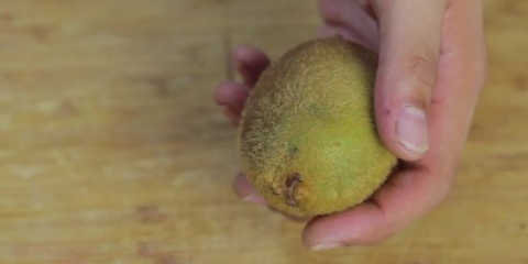 Sbucciare un kiwi