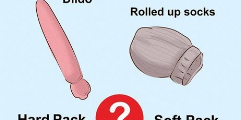 Indossare un pene artificiale per uomini transgender