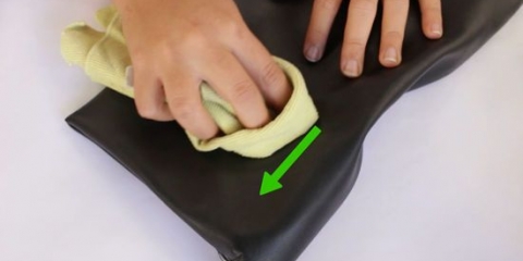 Pulizia di una borsa in pelle