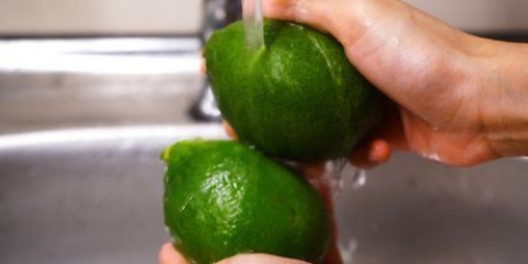 Grattugiare un limone