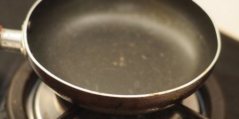 Fare una frittata leggera con tre uova
