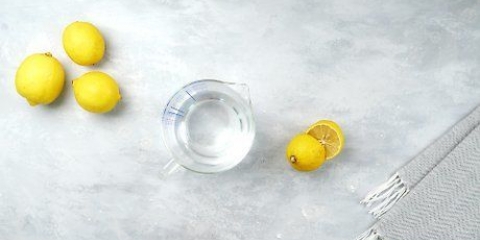 Pulire un microonde con un limone