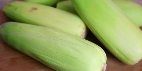Cuocere una pannocchia di mais nel microonde