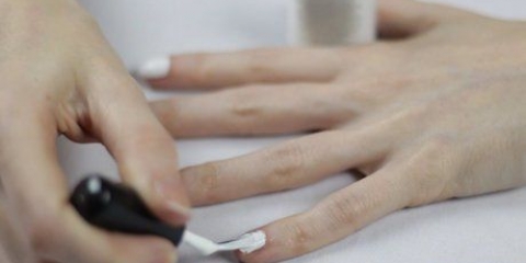 Crea un effetto marmorizzato sulle tue unghie con l'acqua
