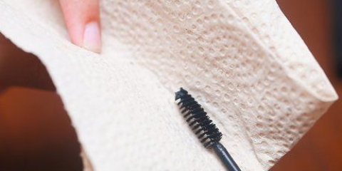 Pulizia di una spazzola per mascara