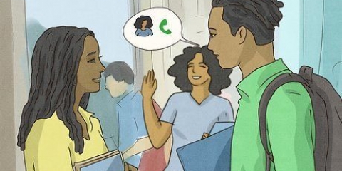 Chiedere a una ragazza il numero di telefono della sua ragazza (cosa dire per aumentare le tue possibilità)