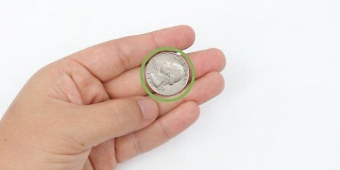 Fai rotolare una moneta sulle dita