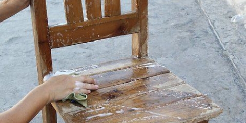 Dipingere una vecchia sedia di legno
