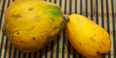 Mangiare una papaia