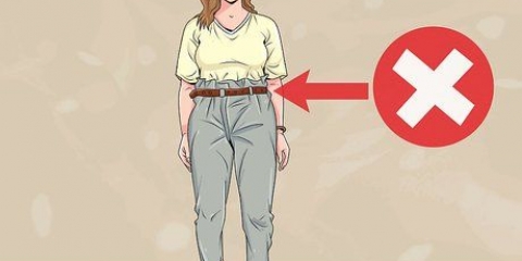 Indossare pantaloni di carta