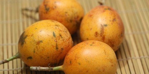 Mangiare un frutto della passione