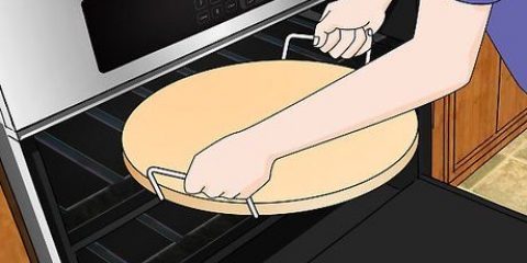 Usando una pietra per pizza