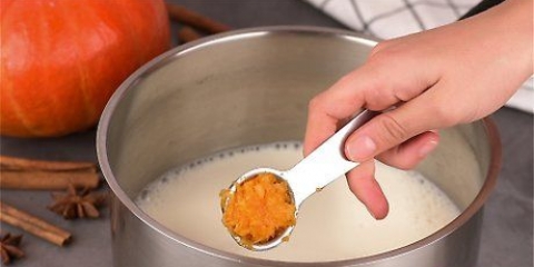 Preparare un caffellatte alle spezie di zucca