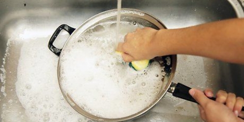 Bruciare una padella di acciaio inossidabile