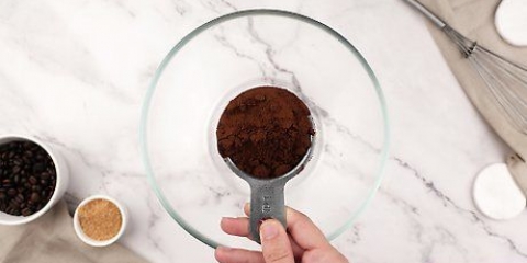 Fare uno scrub con zucchero e caffè