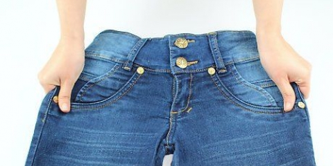 Allungando un paio di jeans