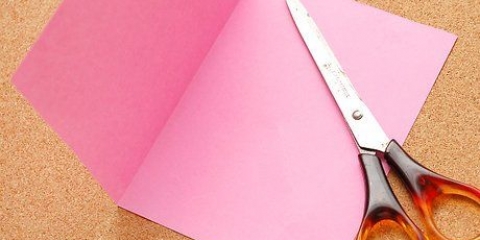 Taglia un cuore di carta simmetrico