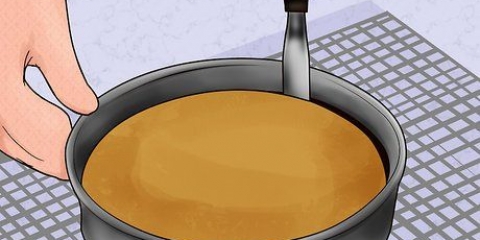Ripristinare una torta che è stata cotta contro la padella